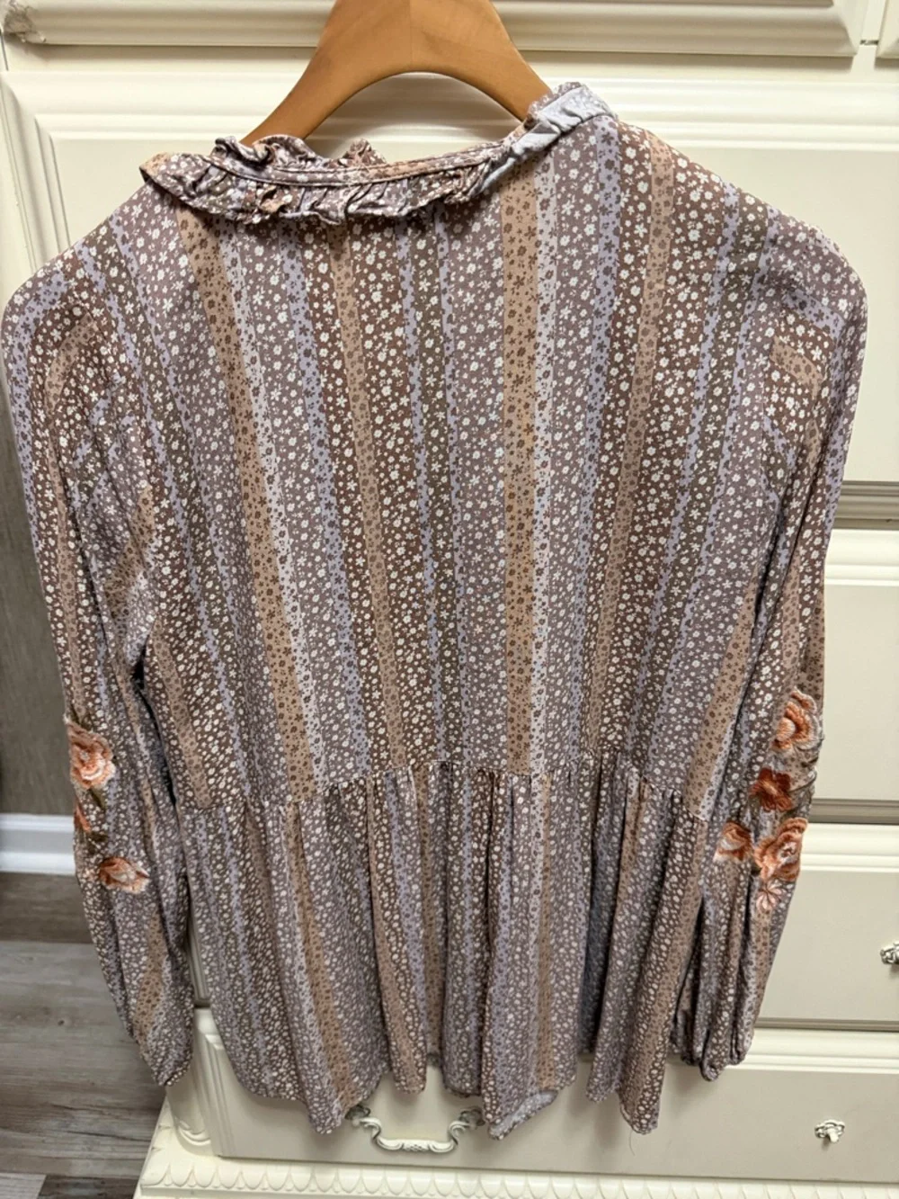 Savanna Jane Taupe Floral Embroidered Peasant Top with Rust Accents - Picture 5 of 5
